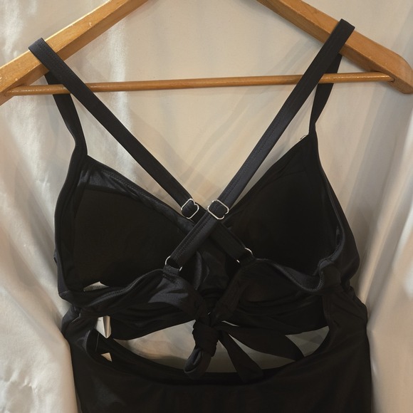 Cupshe Large Black One Piece Swimsuit With‎ Full Front Cut Outs Tie - Picture 6 of 6